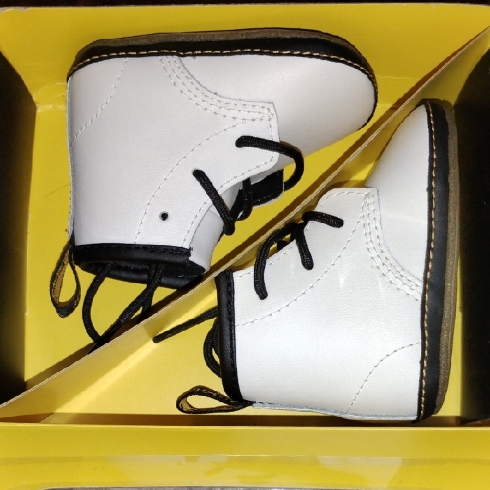 Journeys IN BOX Crib Shoes